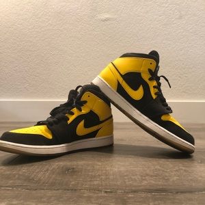 Nike Air Jordan 1 Black/Yellow